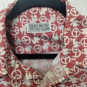 Lucky Brand Red Peace Signs and Doves Men's XL Shirt. Single Needle Tailoring.